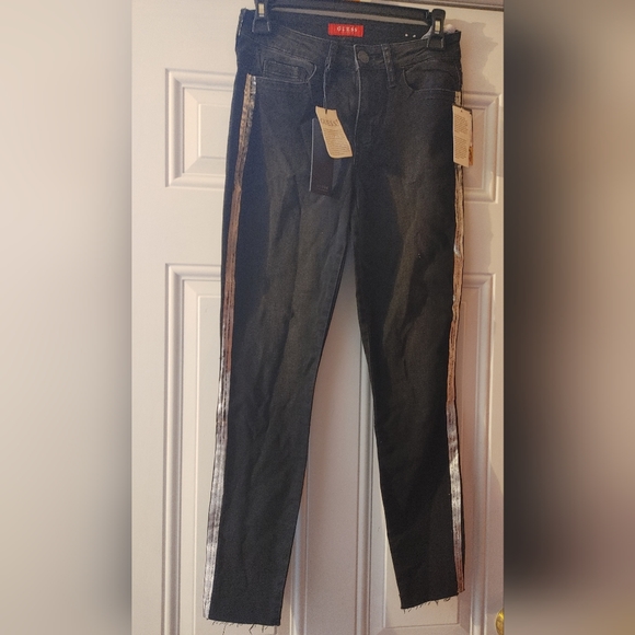 Guess - Picture 1 of 2